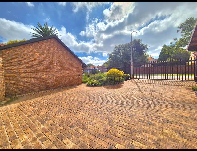 1 BEDROOM FREEHOLD TO LET IN SUNWARD PARK